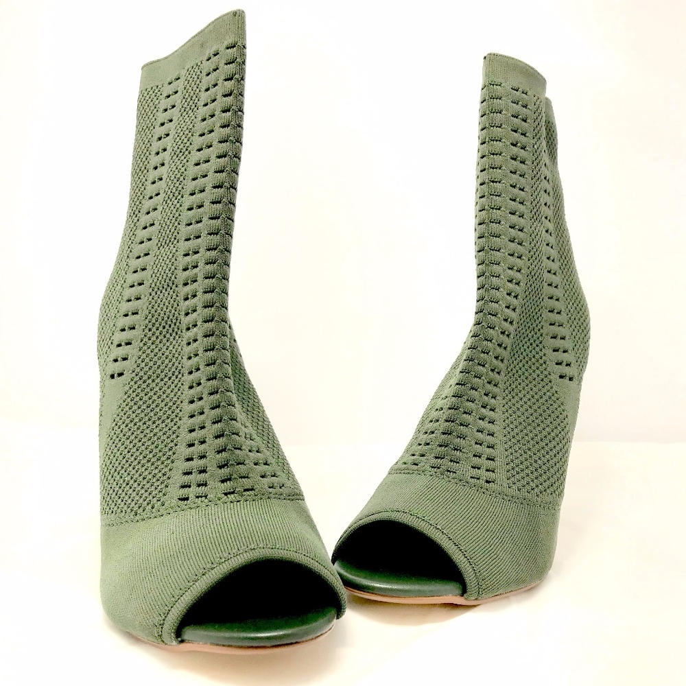BRAND NEW STEVE MADDEN CANDID HIGH HEEL BOOT SZ. 9